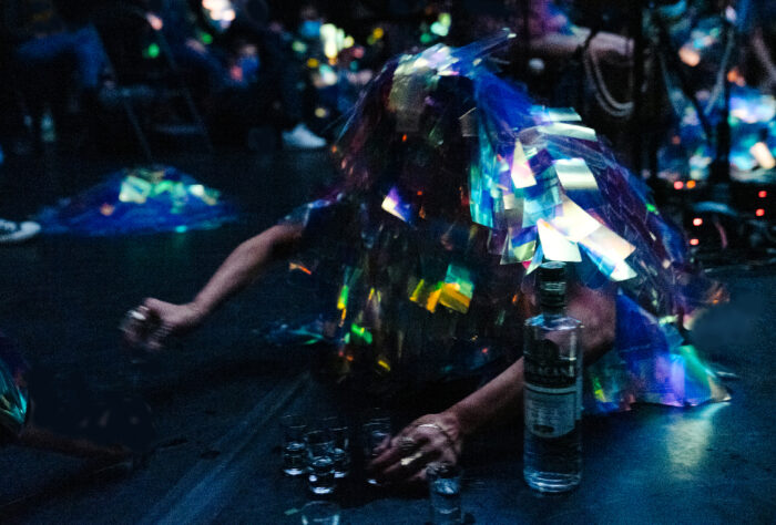 Latifa Laâbissi & Marcelo Evelin- La Nuit tombe quand elle veut (2021). Photo by Marianne Barthélémy.